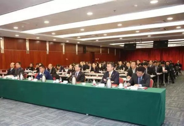 新华保险召开党委理论学习中心组（扩大）会议 学习传达党的十九届四中全会精神